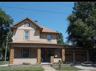 432 S 6th St, Atchison, KS 66002