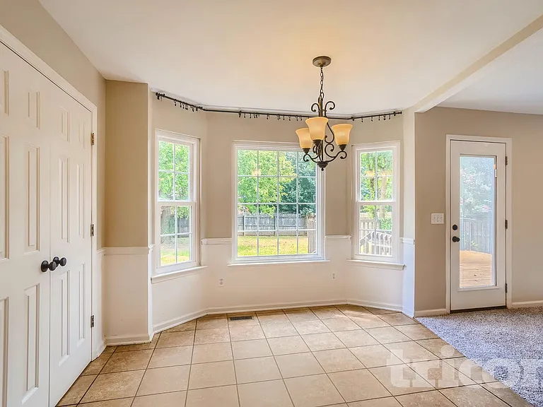 2420 Amber Glen Dr — Photo 11