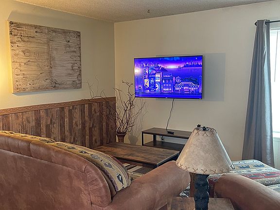 3rd image of 1030 SE Main St APT 3