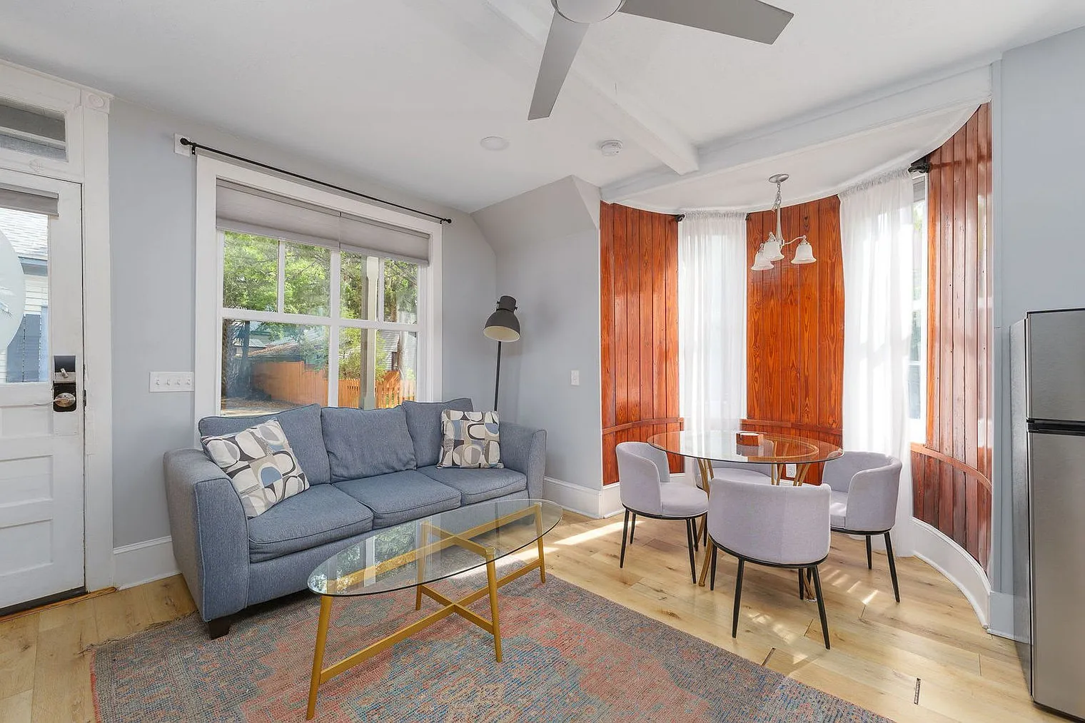 3 bed, 2.0 bath, 1291 sqft, $7,924 — Photo 1