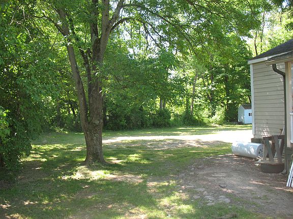 2nd image of 2 Blackmore Ln
