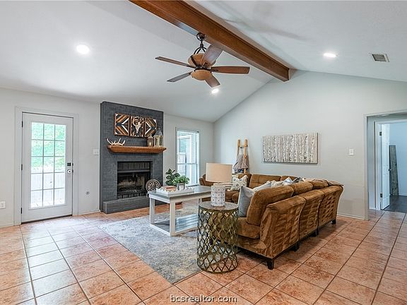 5th image of 1309 Haley Pl
