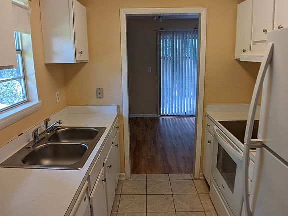 4th image of 212 Westwood Dr