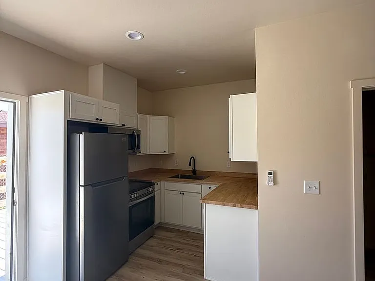 2221 Union Ave — Photo 2