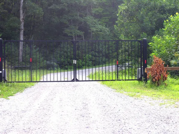 Warriors Passage Dr, Tellico Plains, TN 37385