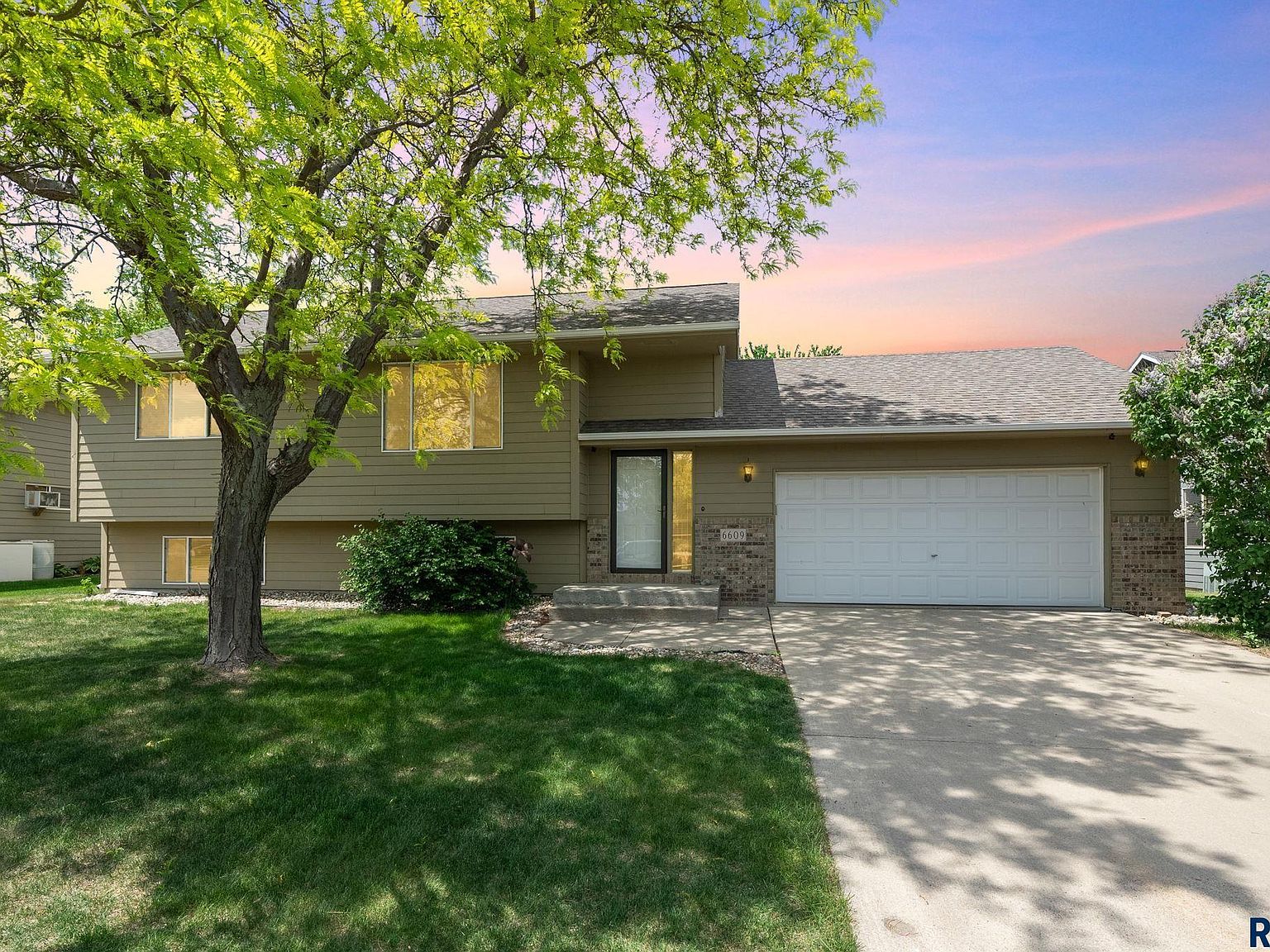6609 S Hughes Ave, Sioux Falls, SD 57108 | Zillow