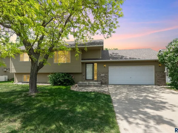 6609 S Hughes Ave, Sioux Falls, SD 57108