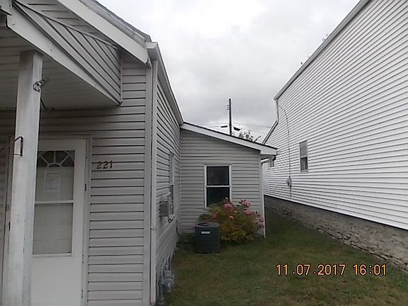 2nd image of 221 4th Ave