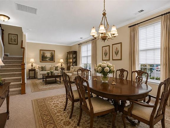 5th image of 706 Promenade Ln