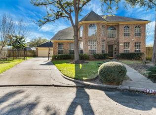 9714 Broadley Dr, Sugar Land, TX 77498