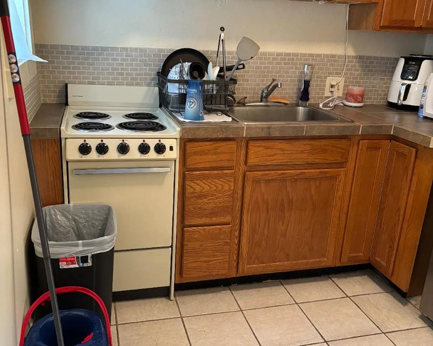 138 E Lemon Street — Photo 3
