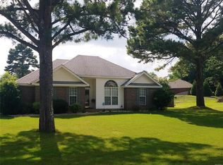 223 Jasmine Ct, Deatsville, AL 36022