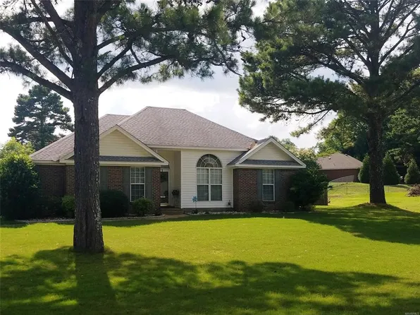 223 Jasmine Ct, Deatsville, AL 36022