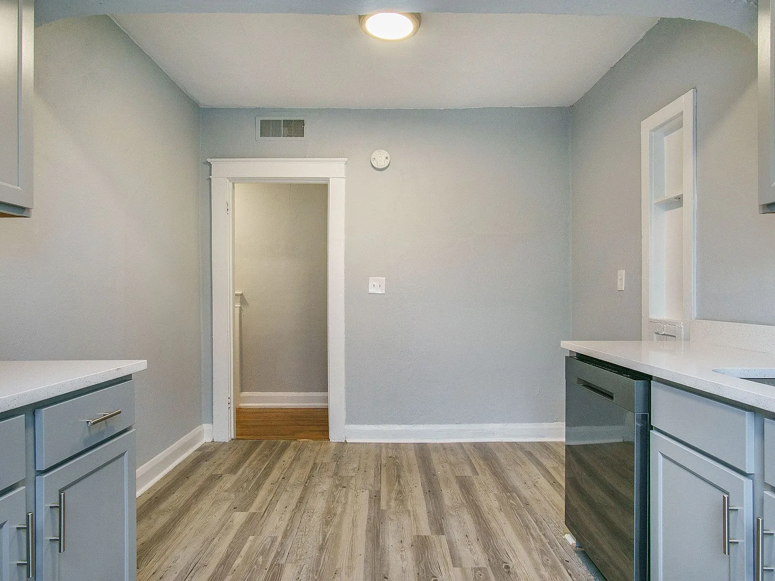 Sycamore Manor Apartments — Photo 3