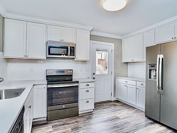 4th image of 304 W College St #E
