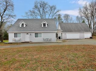 21101 Genito Rd, Moseley, VA 23120