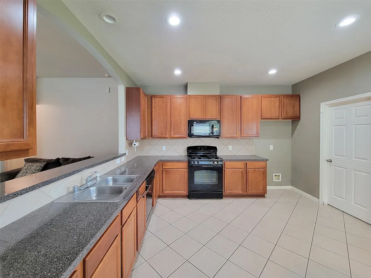 Building Photo - 25223 Hazel Ranch Dr