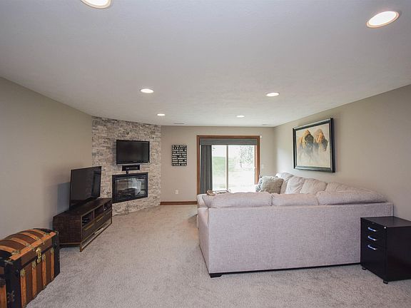 4th image of 2405 E Tranquility Cir