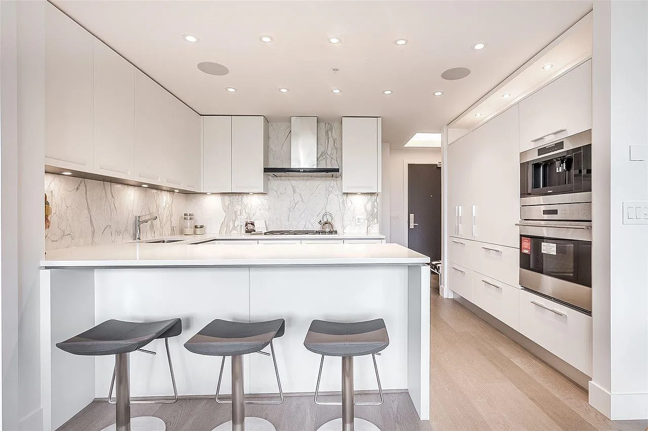2 bed, 1117 sqft, $4,500 — Photo 3
