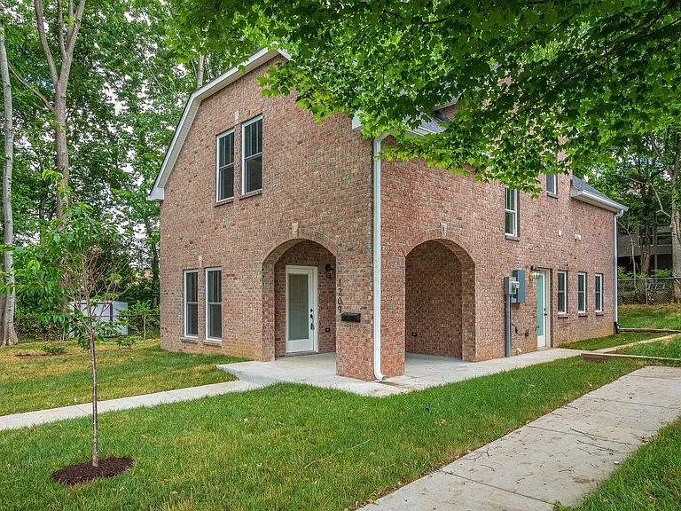 1209 Debow St — Photo 1