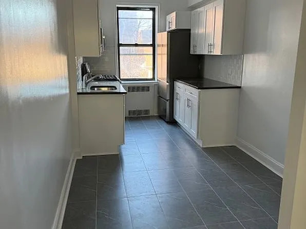 385 E 18th St APT 3M, Brooklyn, NY 11226
