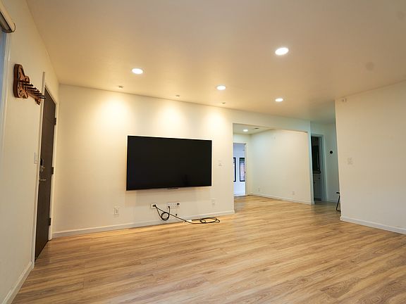 5th image of 2602 Cabrillo Ave