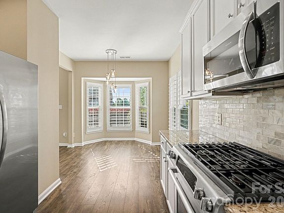 5th image of 4018 Holly Villa Cir
