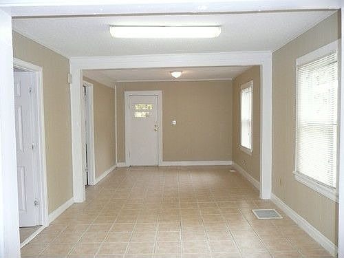 3rd image of 5219 Gladstone Blvd