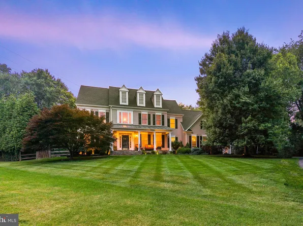 12509 Viewside Dr, Gaithersburg, MD 20878