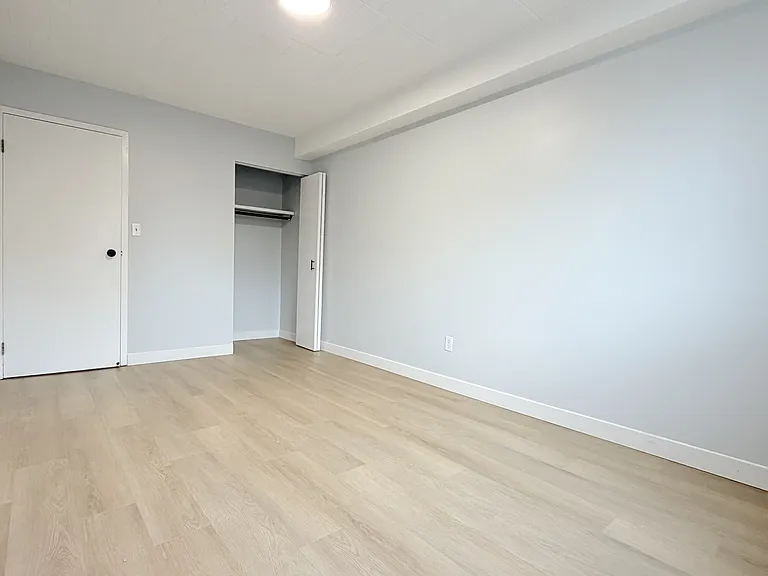 360 Tecumseh Rd W #205 — Photo 6