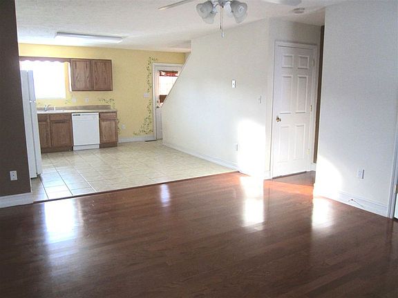 2nd image of 1220 Christopher Ln