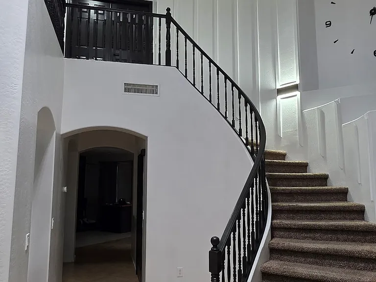 10429 W Roanoke Ave — Photo 2