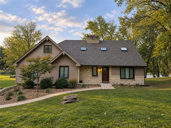 8311 N Hillside Dr, Kansas City, MO 64152