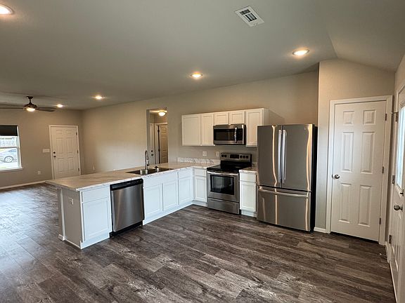 5th image of 1012 Patricia Ln