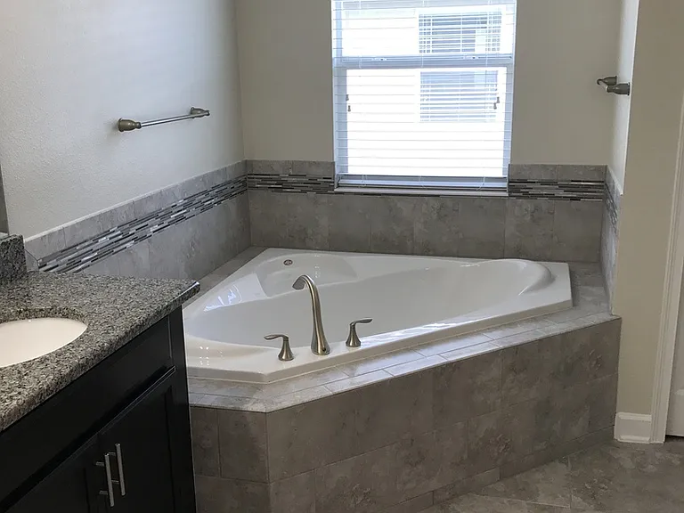 11131 Sycamore Woods Dr — Photo 35