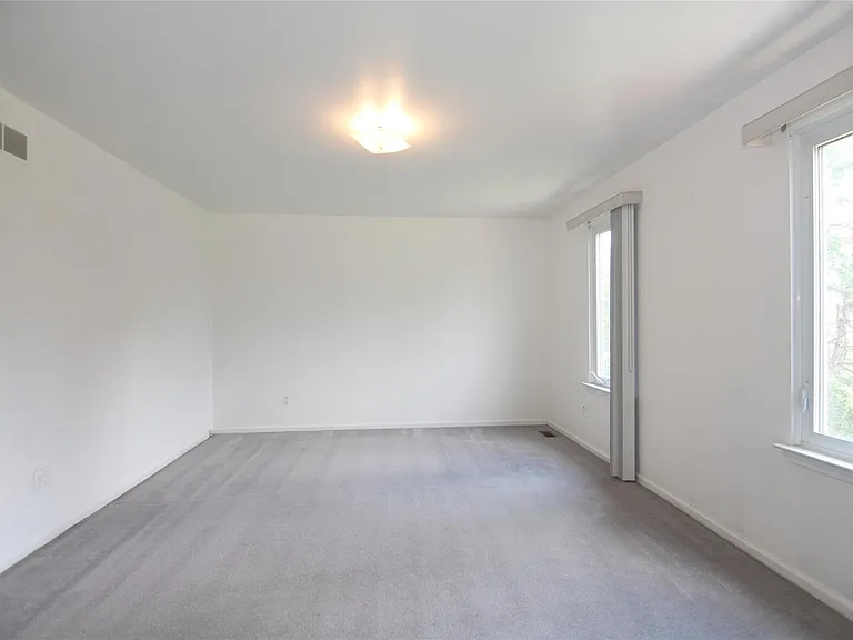 5590 Greenbriar Dr — Photo 25