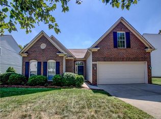 8744 Fieldcroft Dr, Charlotte, NC 28277