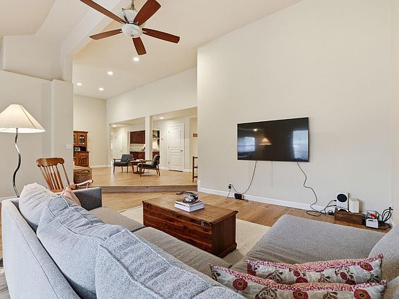 2nd image of 17843 Lake Forest Dr