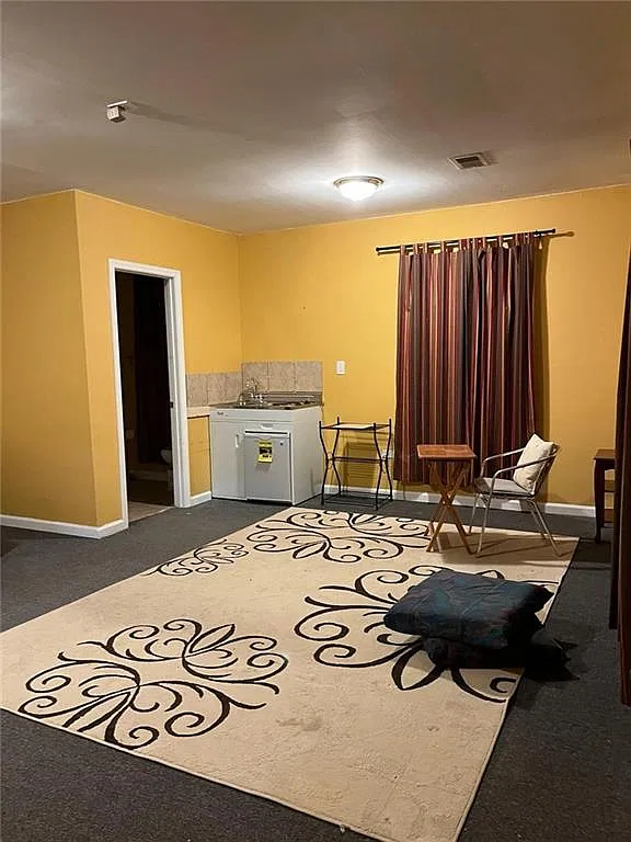 1 bed, 1.0 bath, 2145 sqft, $1,000 — Photo 2