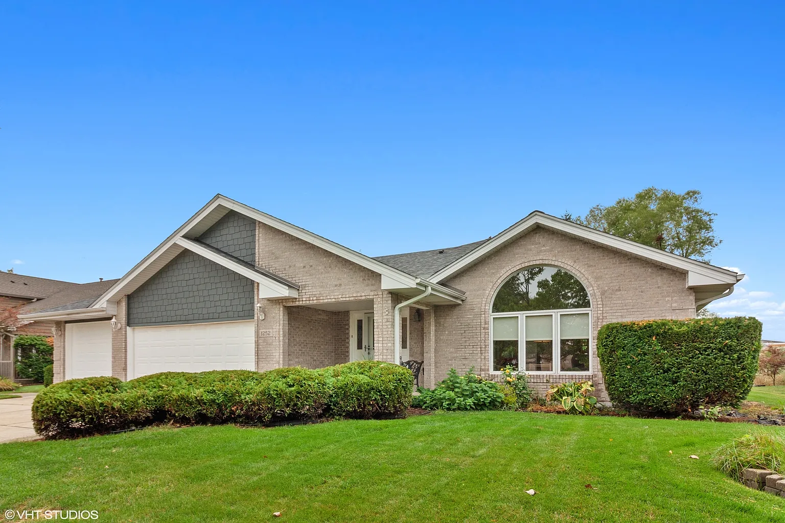 1252 Eagle Crest Dr photo 1