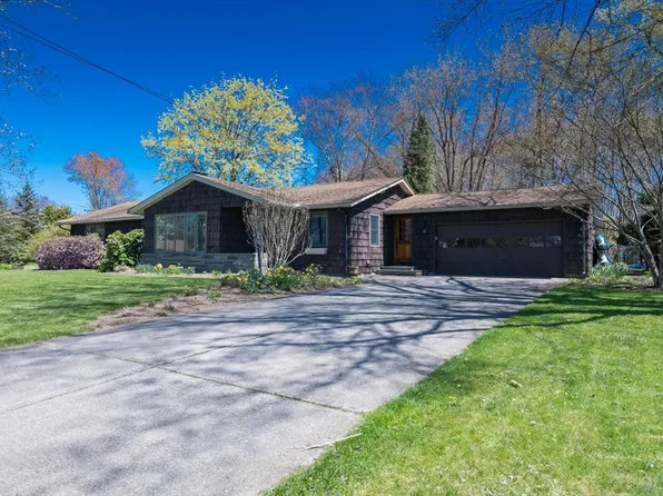 2 Parkview Dr, South Hadley, MA 01075