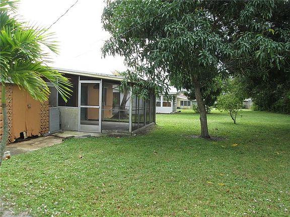 2nd image of 300 SE Celestia Ct