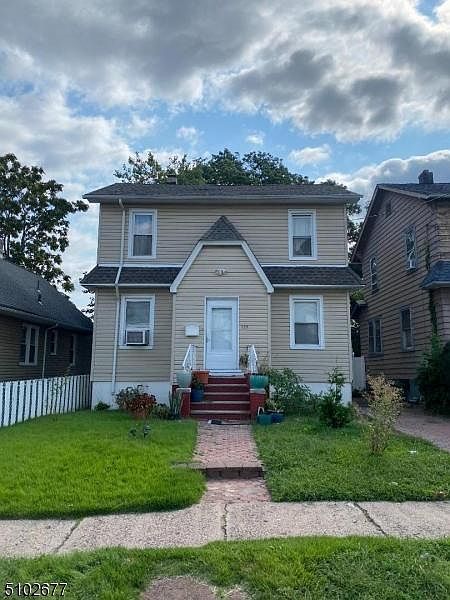 2nd image of 133 E 30th St
