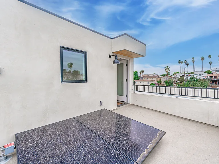 1342 Portia St — Photo 32