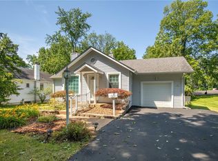 1227 Grant Rd, Saint Louis, MO 63119