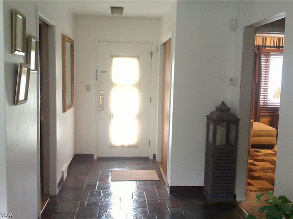 2nd image of 2295 Lee Blvd