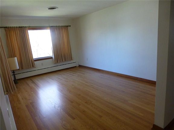 5th image of 554 Elder Ave