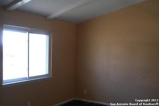 3rd image of 131 Lake Valley Dr
