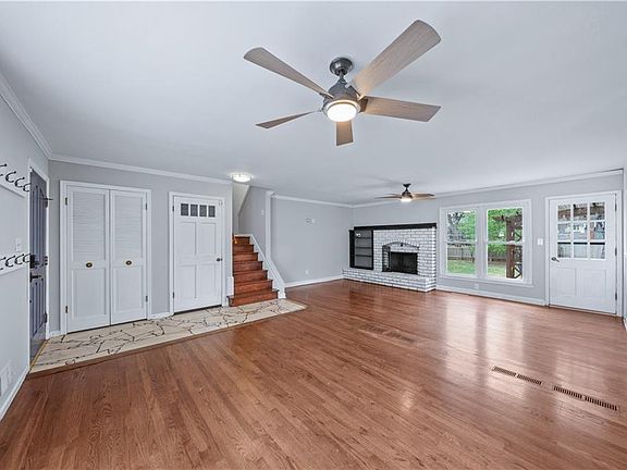 3rd image of 9350 Lamar Ave