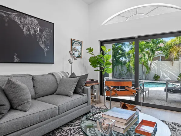 1604 Oak Berry Circle, Wellington, FL 33414